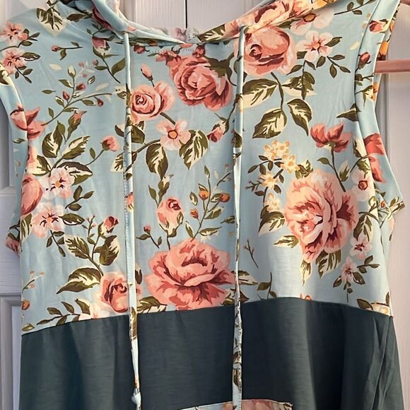 NWT LulaRoe Brittany Tank - Picture 2 of 4